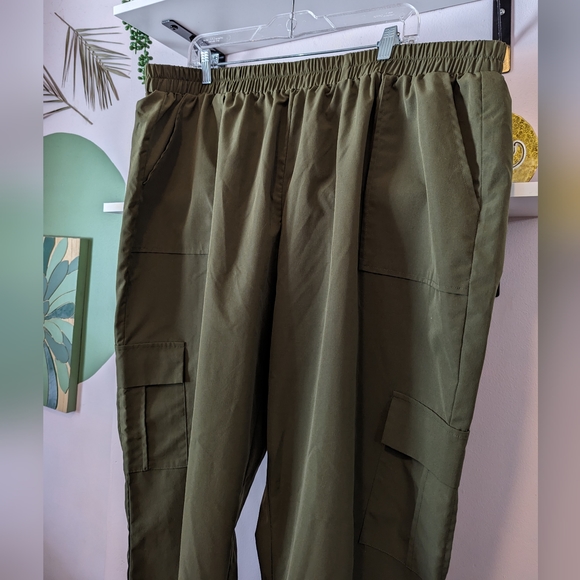 Army green cargo pants - Picture 2 of 3